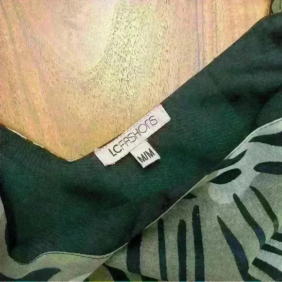 Vintage animal prints V-neck sleeveless midi dress. Size medium. - Picture 3 of 10